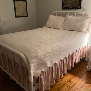 Full size Quilt and dust ruffle. Cream/pale pink.